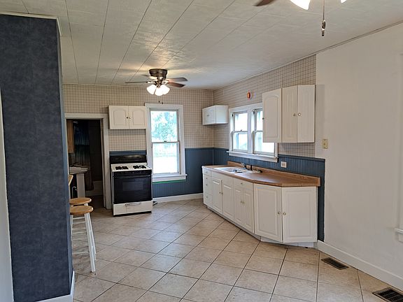 4th image of 1401 S Vermillion St