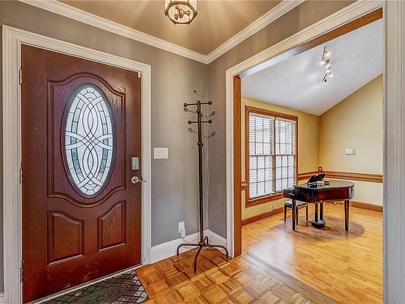 3rd image of 6646 Heathrow Ct