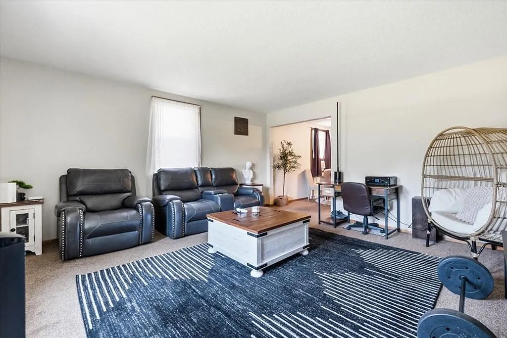 33 Marvin Ave — Photo 4