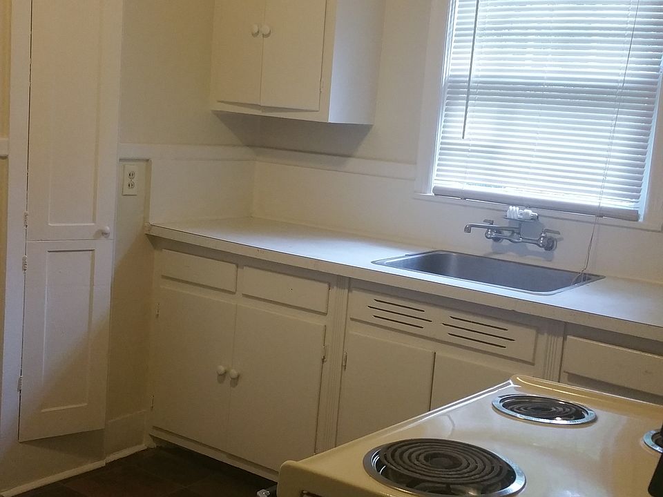 2nd image of 3764 Park Ave