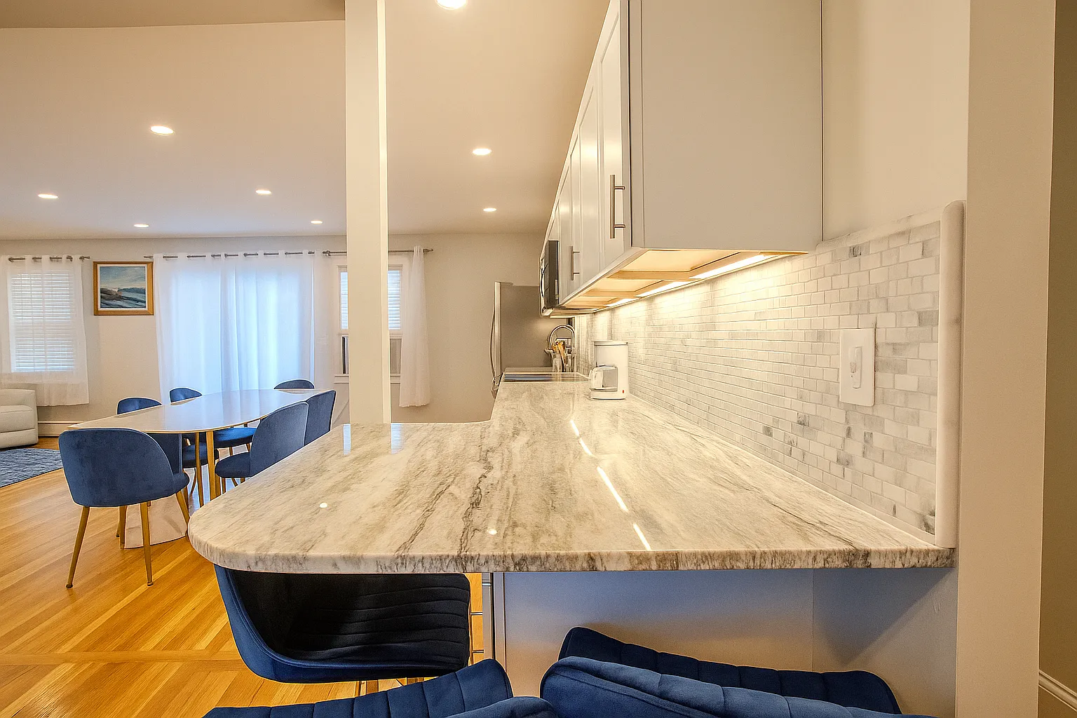 4 bed, 1100 sqft, $4,200 — Photo 3