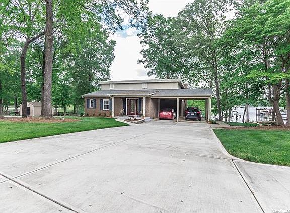 2nd image of 4584 Giles Ave