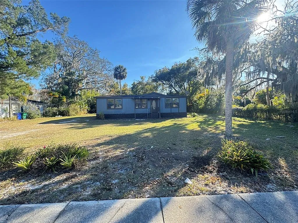 3 bed, 2.0 bath, 1144 sqft, $1,950 — Photo 3
