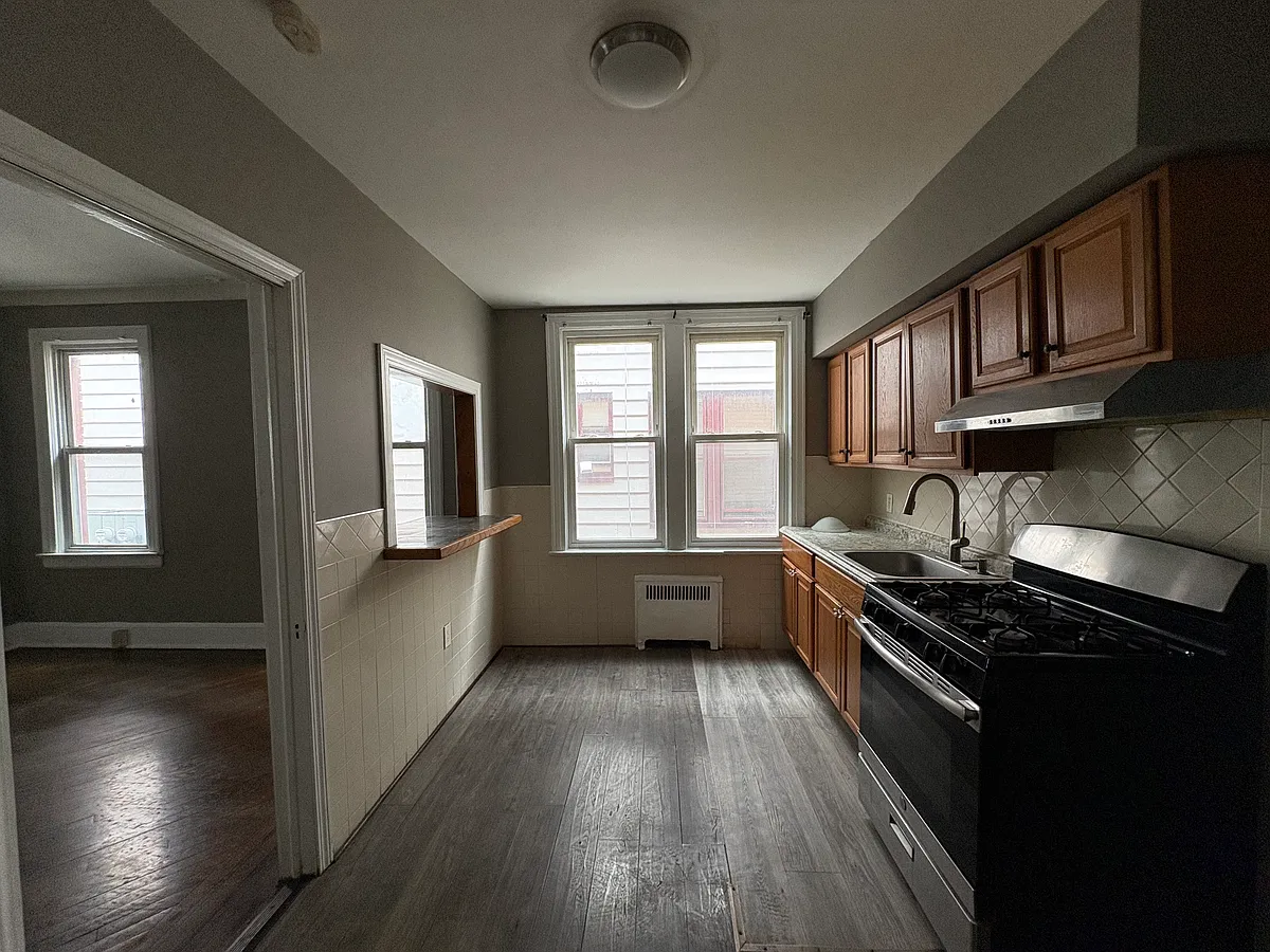 Building Photo - 1588 Leslie St #1