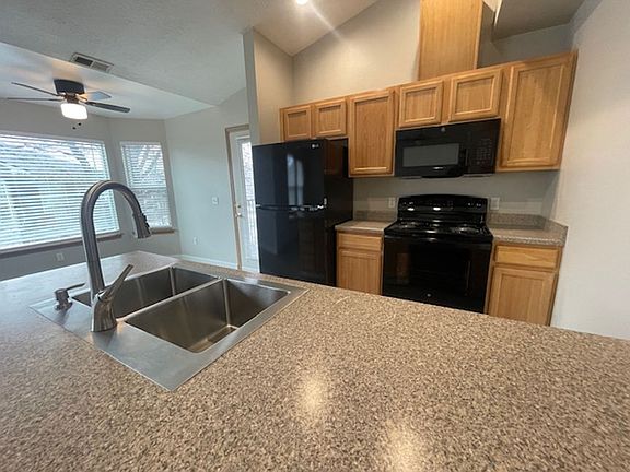 3rd image of 1805 E Overland Rd #51