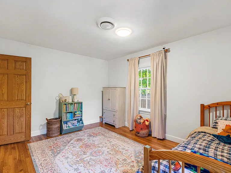 355 Pearse Rd — Photo 43