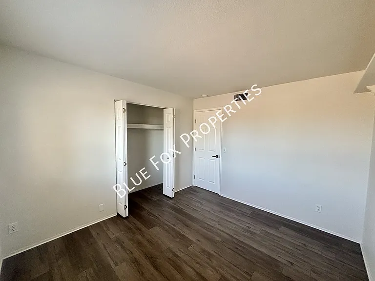 2780 W Via Del Santo — Photo 10