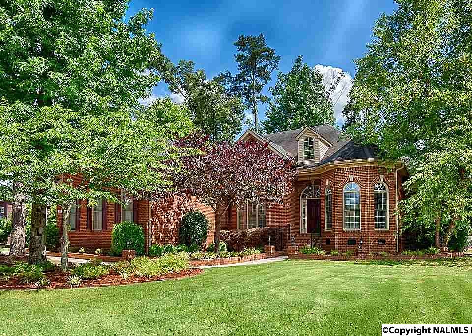 1st image of 140 Holbrook Dr