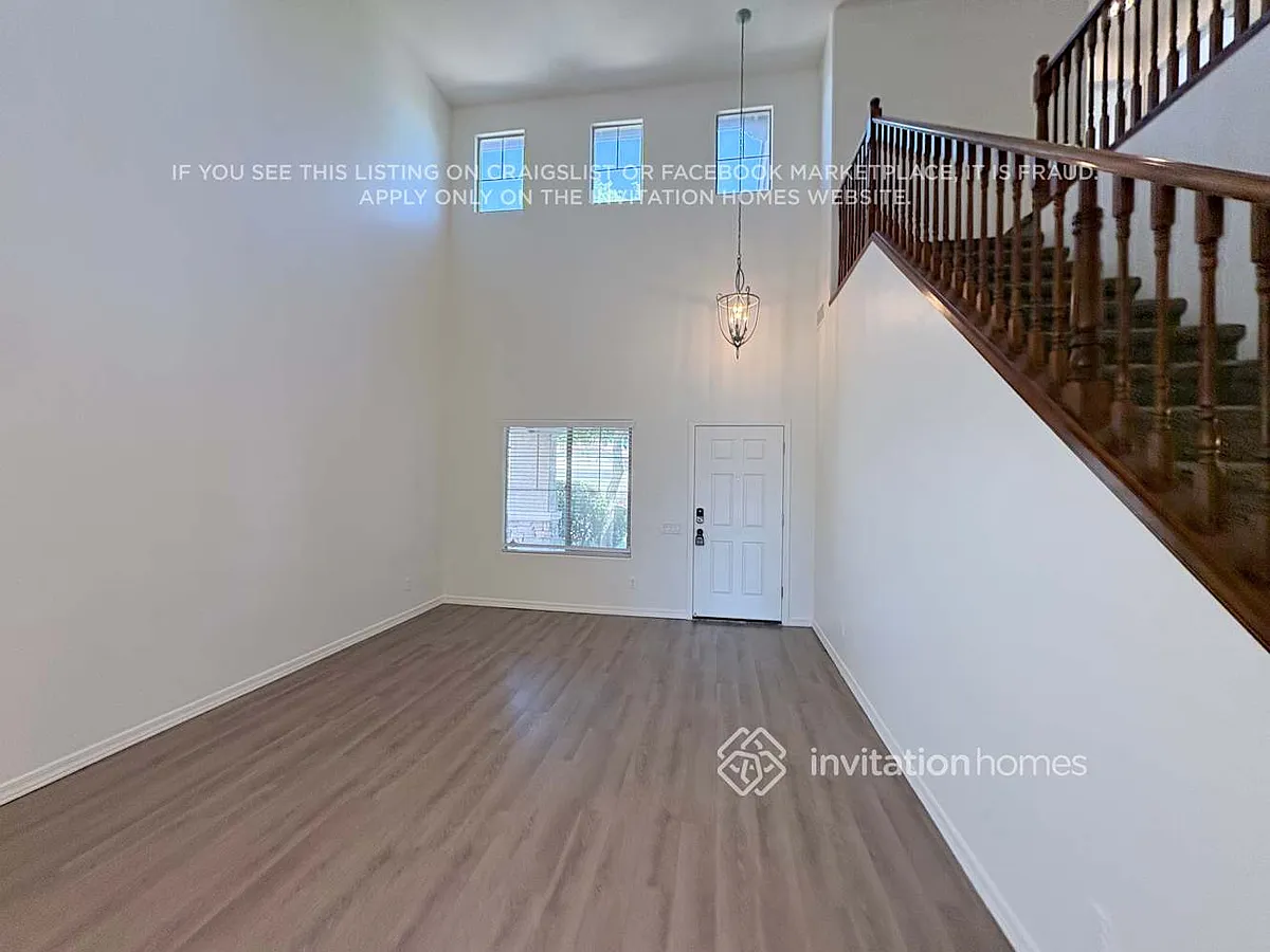 Building Photo - 4854 S Antonio