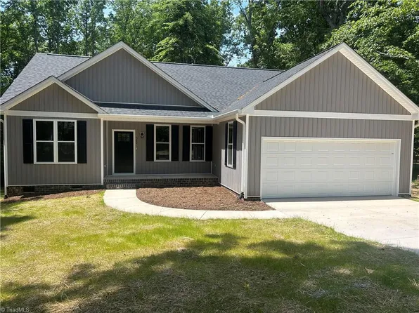 530 Oakwood Cir, Lexington, NC 27295