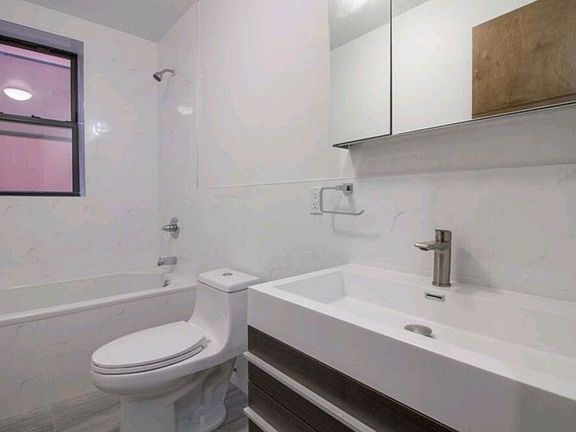 5th image of 836 Jefferson Ave #2A