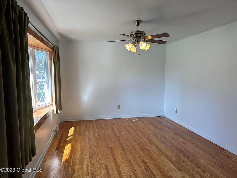 3rd image of 12 Pershing Drive