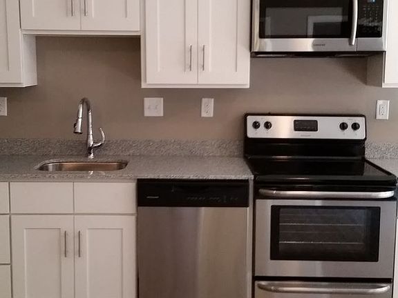2nd image of 4242 Lindell Blvd #3891017