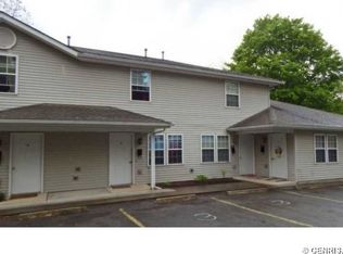 31 Gilbert St, Le Roy, NY 14482