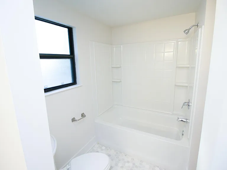 429 W 9th St N — Photo 12