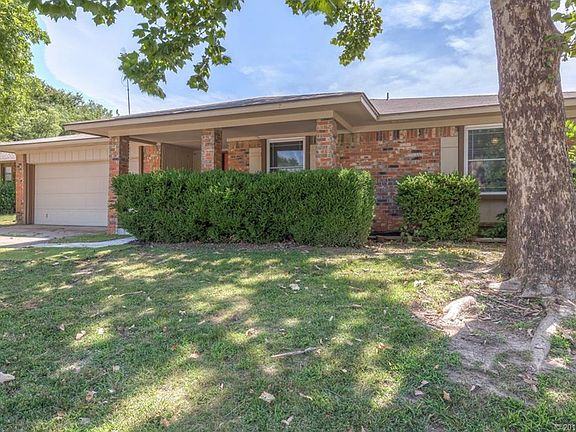 3rd image of 1213 N Ironwood Pl
