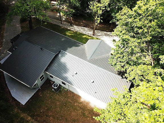 3rd image of 211 Greenbriar Dr