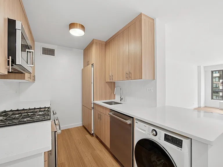501 E 87th St #10D — Photo 3