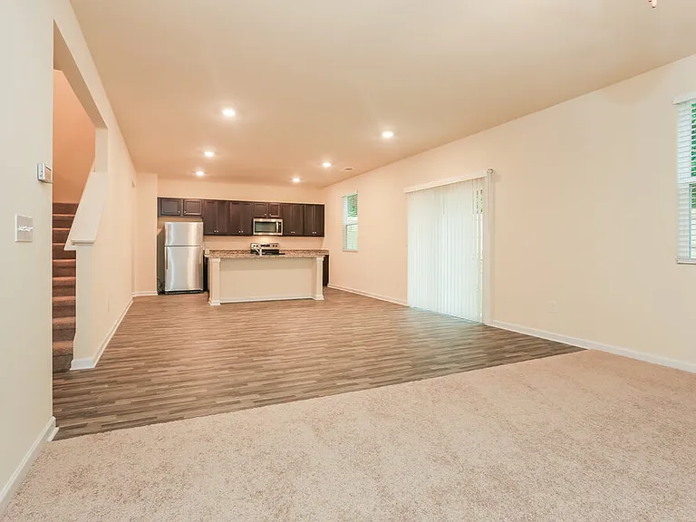 203 Hamilton Pointe Dr — Photo 5