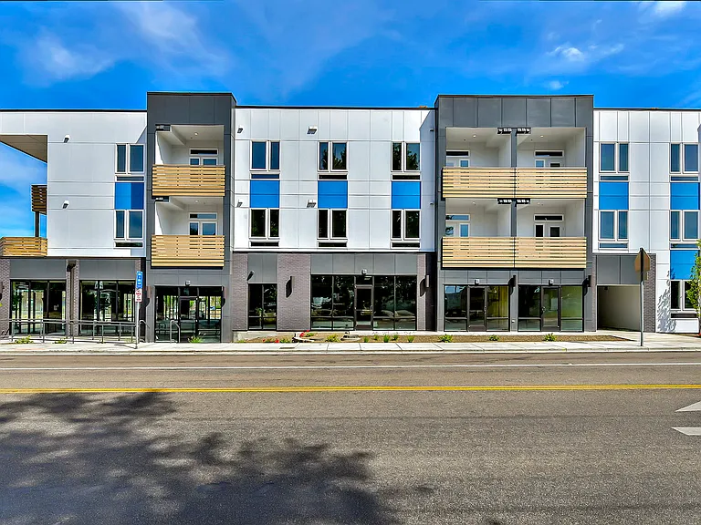 Parkway Apartments — Photo 15