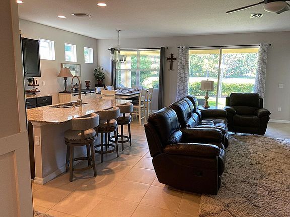 Kitchen/ Family Room