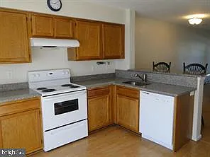 1125 Simsbury Ct — Photo 11