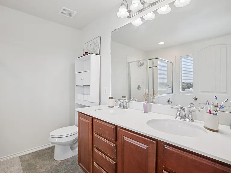 132 Brittany Ln — Photo 17