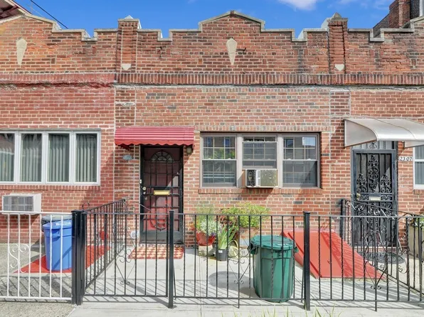 2305 35th St, Astoria, NY 11105