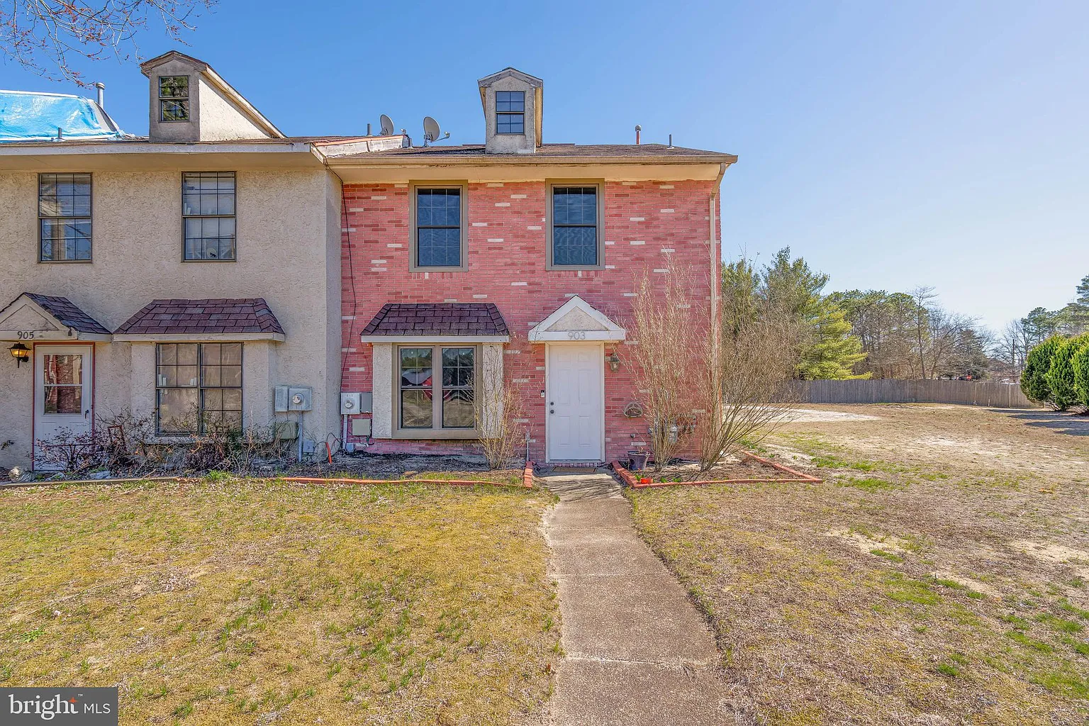 903 Blake Dr photo 1