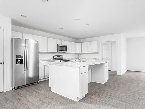 5th image of 205 S Broadway St