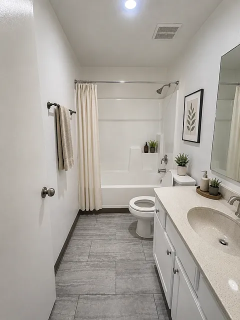 10848 Victory Blvd — Photo 3