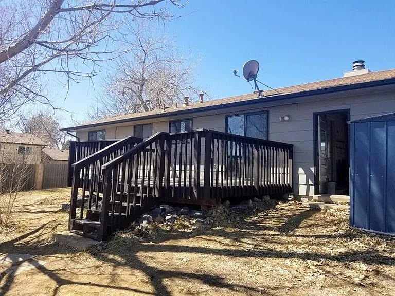 Large deck off kitchen.