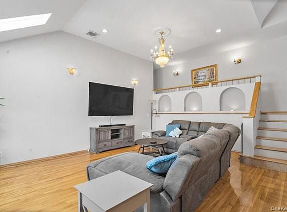 4th image of 1033 Rosedale Road