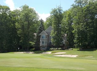 193 Golf View Ln, Hawley, PA 18428