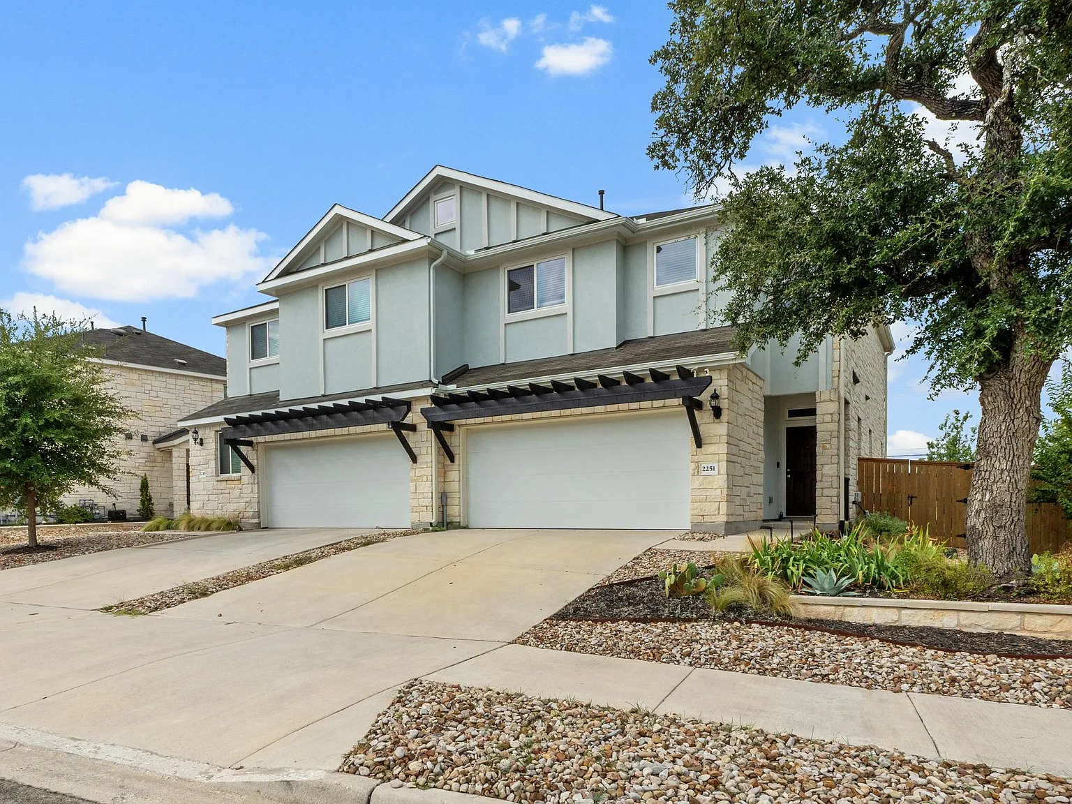 3 bed, 2.5 bath, 1733 sqft, $2,200 — Photo 1