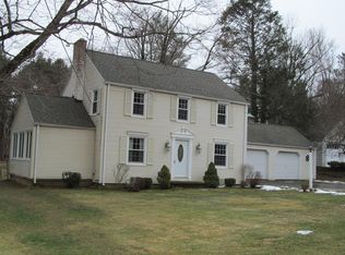 61 Oak Hollow Rd, Springfield, MA 01128