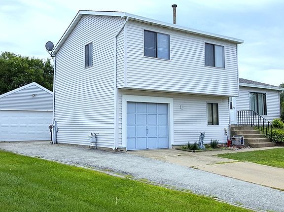 2nd image of 20101 S Graceland Ln