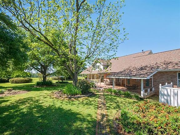 5th image of 1109 Hillcrest Dr
