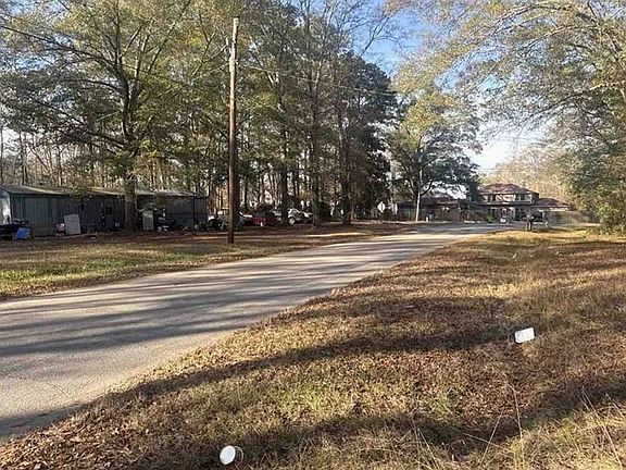 Exterior Neighborhood (street photo)