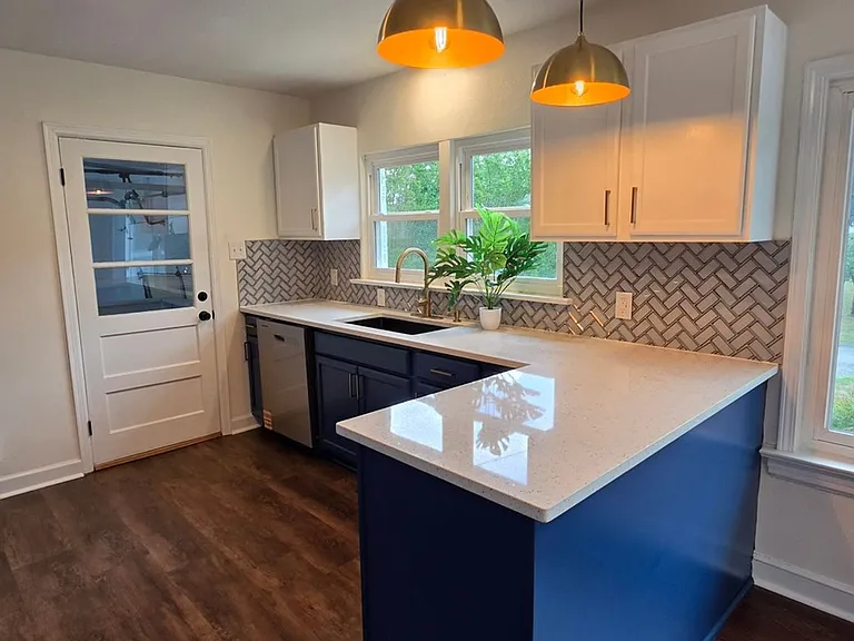 3417 Windsor Rd SW — Photo 8