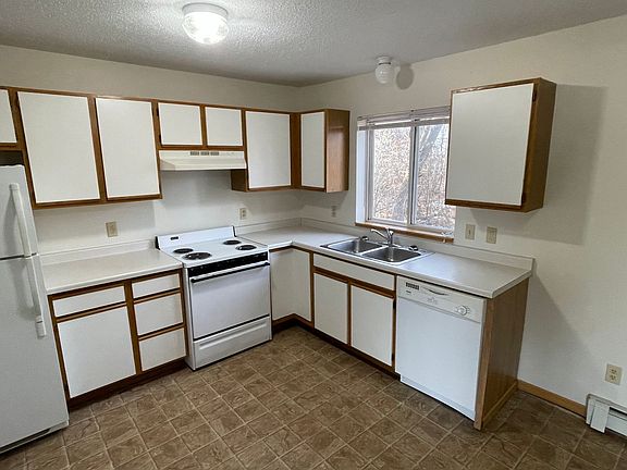 3rd image of 902 8th Ave S #201