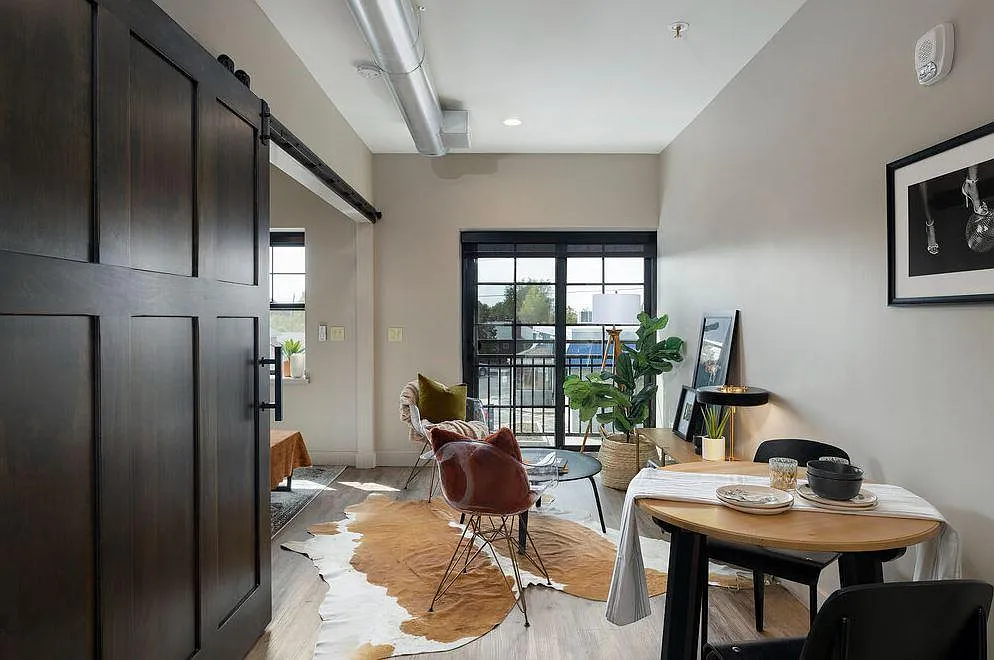 Salt Lake Costume Apartments — Photo 2