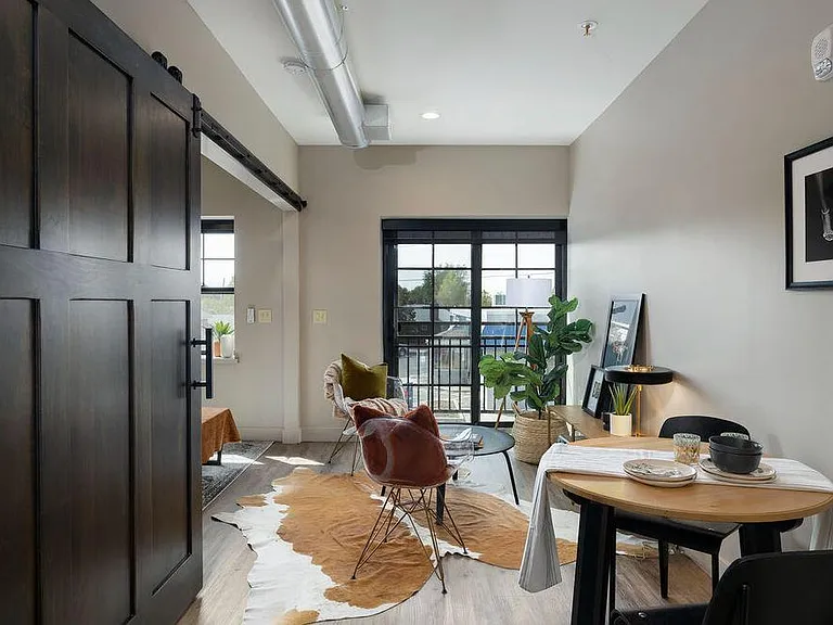 Salt Lake Costume Apartments — Photo 2