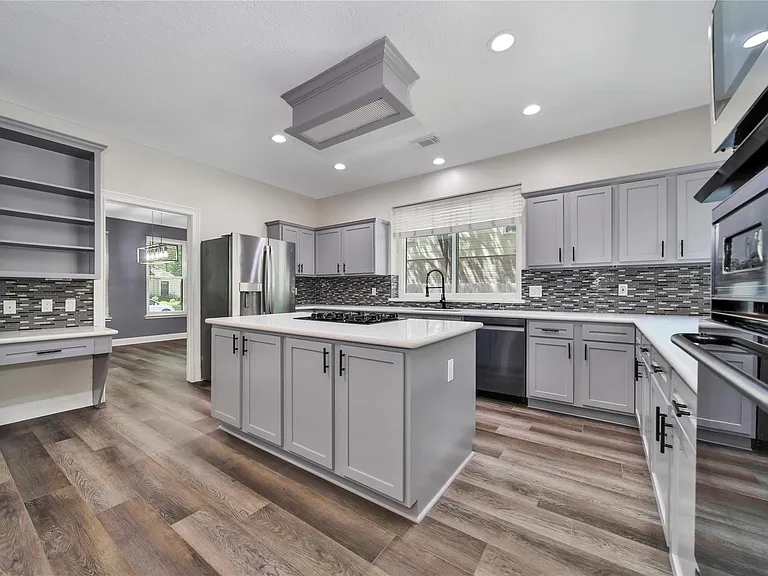 11 Windledge Pl — Photo 10