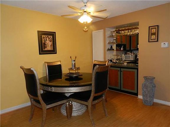 Dining area off kitchen