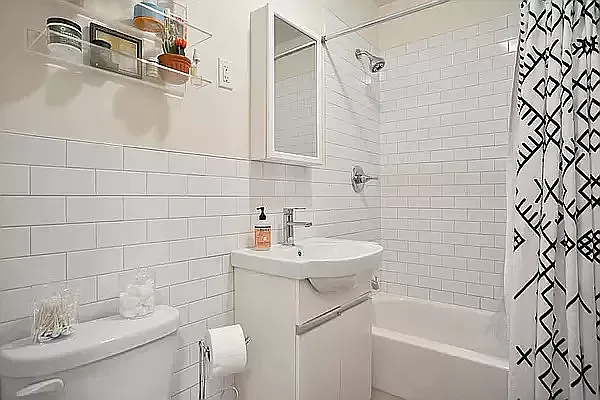 Rented by Charney Real Estate LLC | media 3