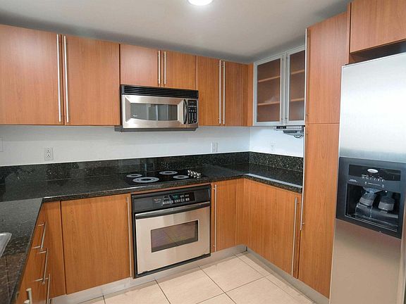 5th image of 610 Clematis St APT 528