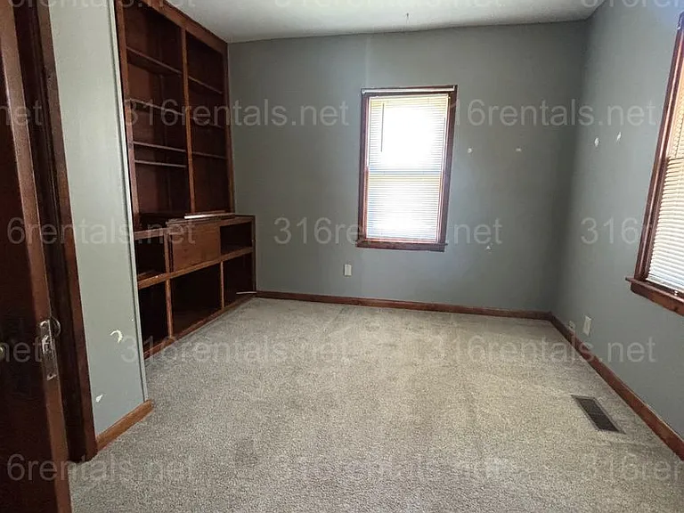 919 W Carr Ave — Photo 4