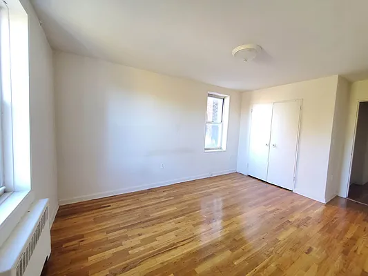 Rented by Smart NY Realty LLC | media 6