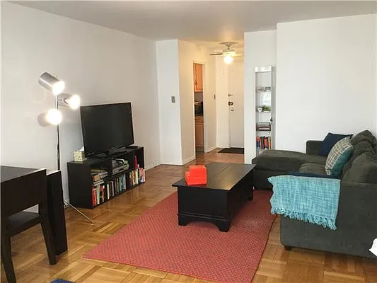 Rented by R New York | media 7